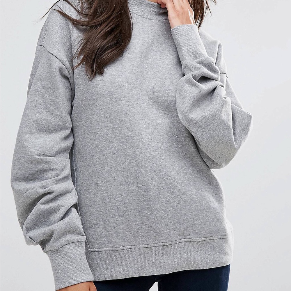 Pullover with sleeve details